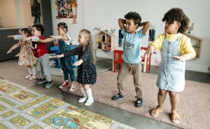نقش کاردرمانی و گفتاردرمانی بر بیش فعالی